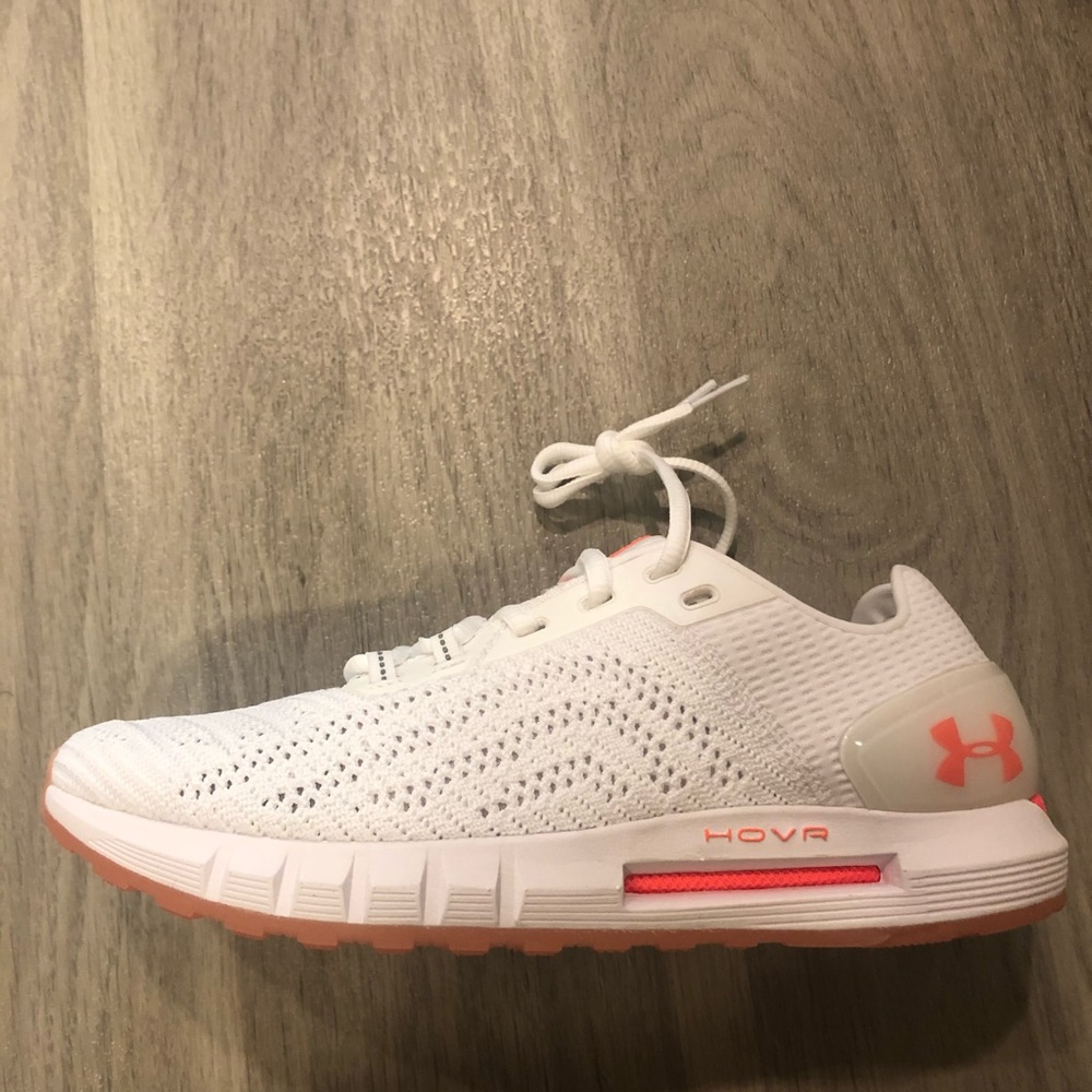 BRAND NEW NEVER WORN Under Armour Hova Sneakers